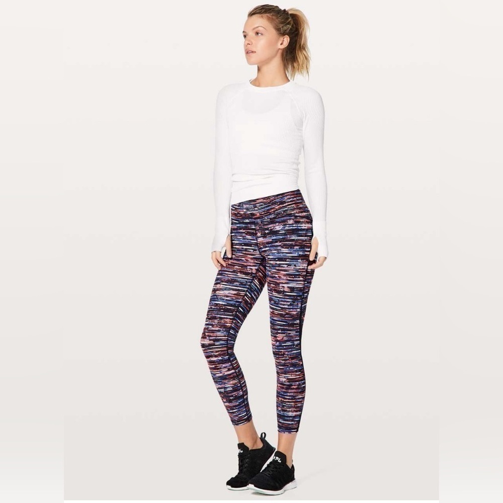 Lululemon Train Times 7/8 Pant 25"
Hinshu Alpine White Multi / Black Size 6